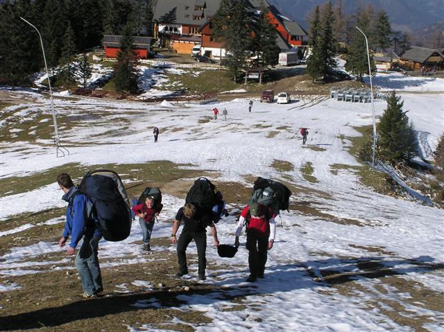 Prvič proti vrhu še po snegu